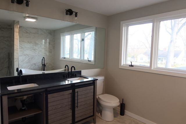 105 Overlook Dr, Springfield, MA 01118