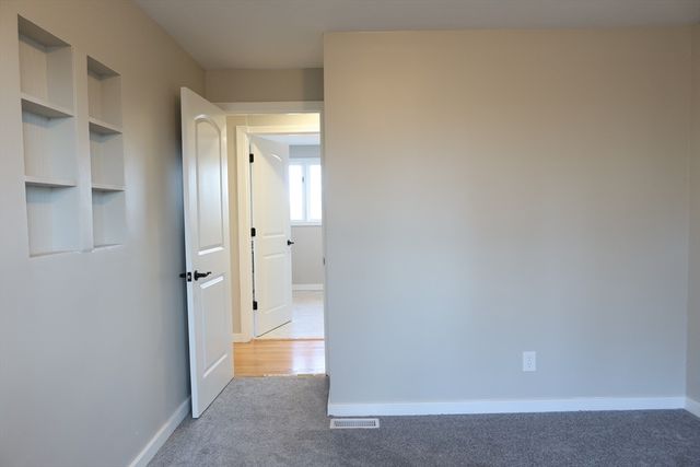 105 Overlook Dr, Springfield, MA 01118