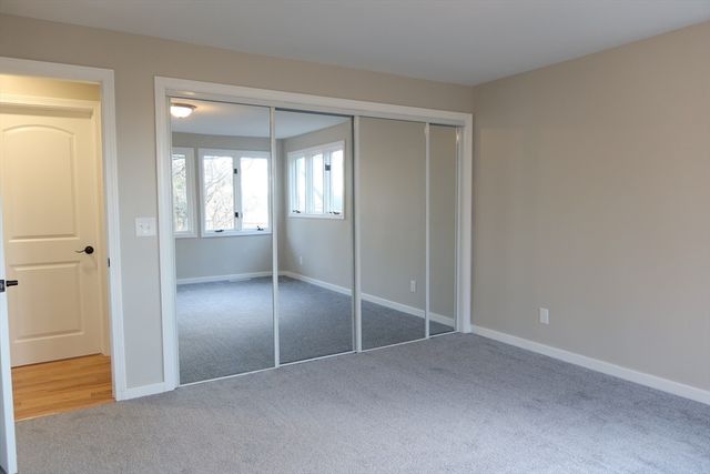 105 Overlook Dr, Springfield, MA 01118