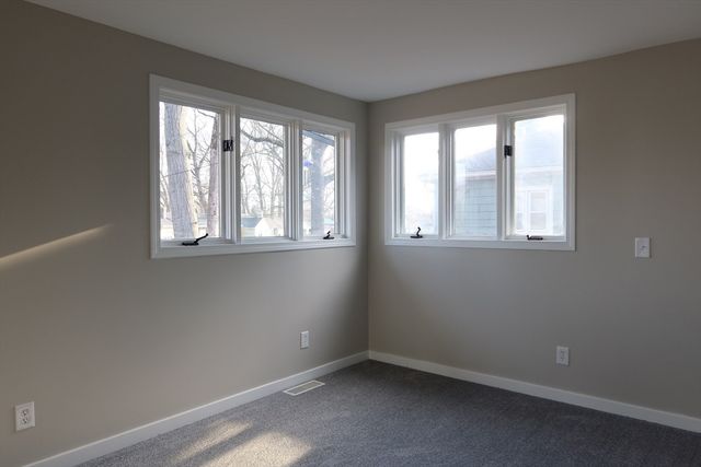105 Overlook Dr, Springfield, MA 01118