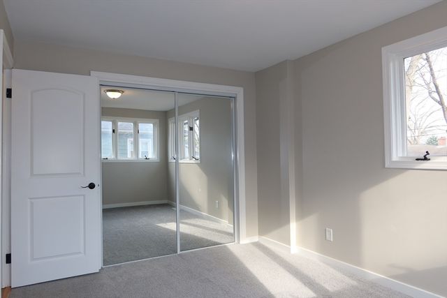 105 Overlook Dr, Springfield, MA 01118