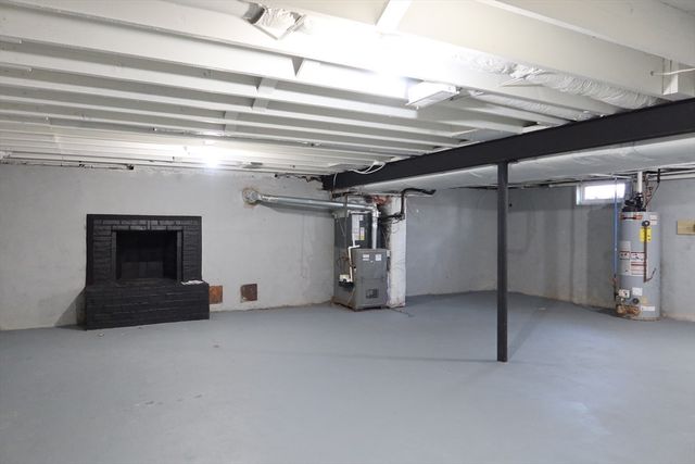 105 Overlook Dr, Springfield, MA 01118