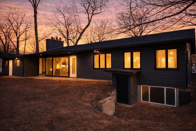 105 Overlook Dr, Springfield, MA 01118