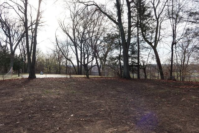 105 Overlook Dr, Springfield, MA 01118