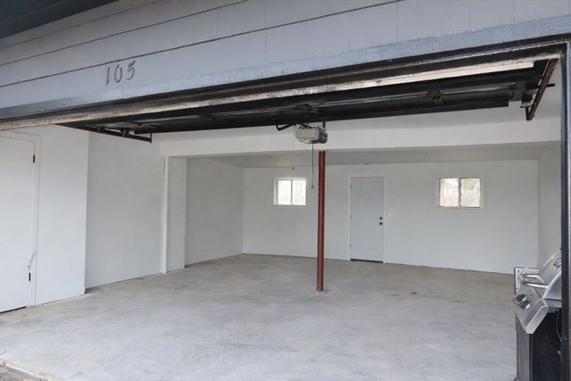 105 Overlook Dr, Springfield, MA 01118