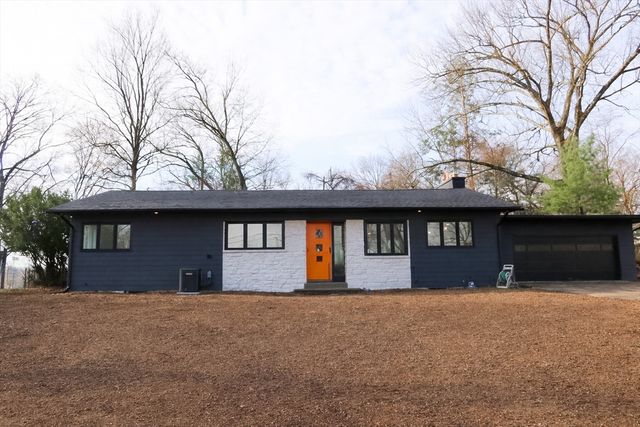 105 Overlook Dr, Springfield, MA 01118