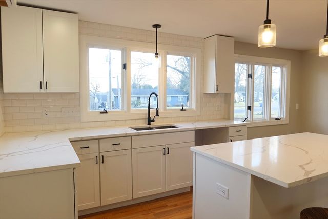 105 Overlook Dr, Springfield, MA 01118