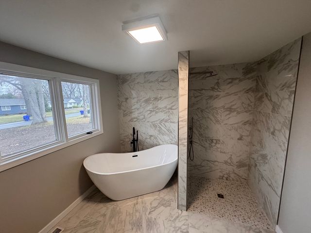 105 Overlook Dr, Springfield, MA 01118