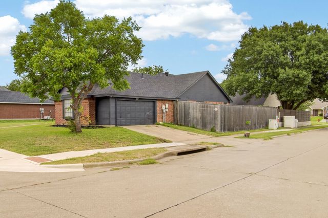 3651 Stresa Lane, Grand Prairie, TX 75052