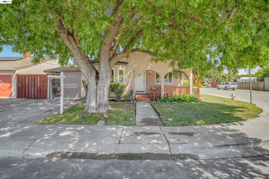 Image 2 of property listing at 16188 Yale Ave, San Lorenzo, CA 94580