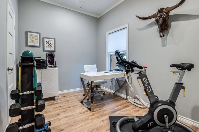 907 E Texas Street, Grapevine, TX 76051