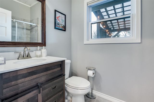 907 E Texas Street, Grapevine, TX 76051