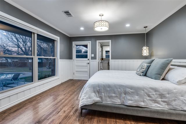 907 E Texas Street, Grapevine, TX 76051