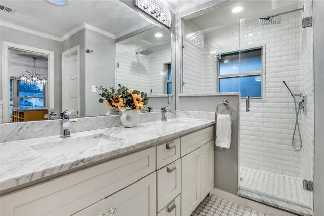 907 E Texas Street, Grapevine, TX 76051