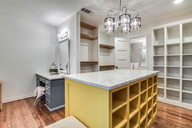 907 E Texas Street, Grapevine, TX 76051