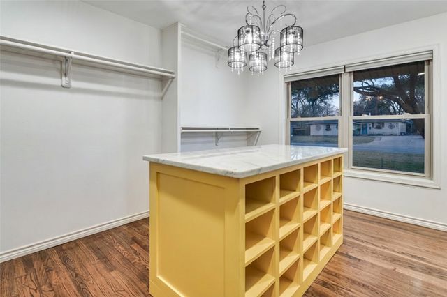 907 E Texas Street, Grapevine, TX 76051