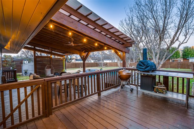 907 E Texas Street, Grapevine, TX 76051