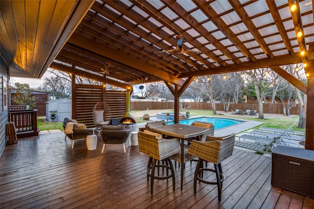 907 E Texas Street, Grapevine, TX 76051