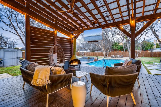 907 E Texas Street, Grapevine, TX 76051