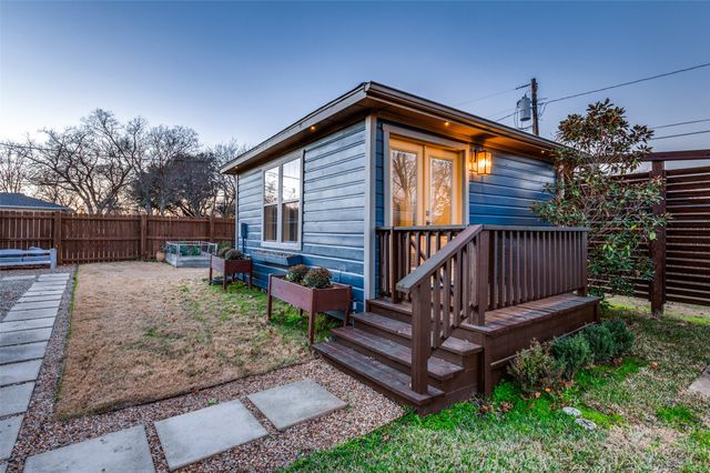 907 E Texas Street, Grapevine, TX 76051