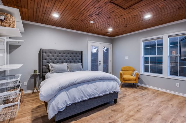 907 E Texas Street, Grapevine, TX 76051