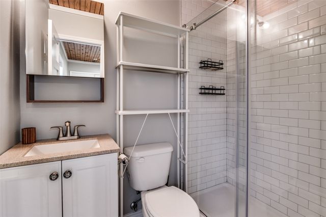 907 E Texas Street, Grapevine, TX 76051