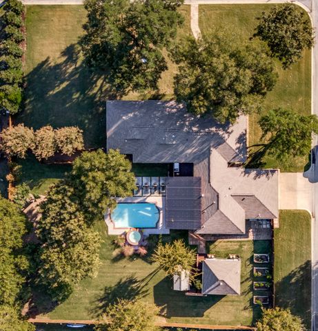 907 E Texas Street, Grapevine, TX 76051