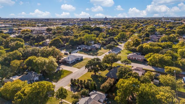 907 E Texas Street, Grapevine, TX 76051