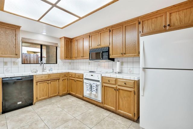 917 Valley Way, Madera, CA 93637