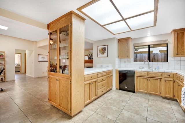 917 Valley Way, Madera, CA 93637