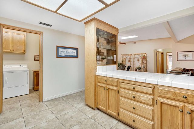 917 Valley Way, Madera, CA 93637