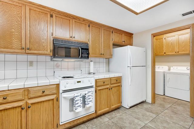 917 Valley Way, Madera, CA 93637