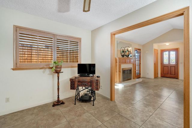 917 Valley Way, Madera, CA 93637