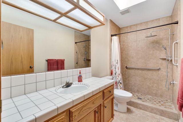 917 Valley Way, Madera, CA 93637