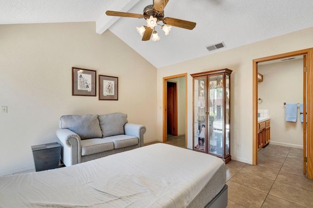 917 Valley Way, Madera, CA 93637