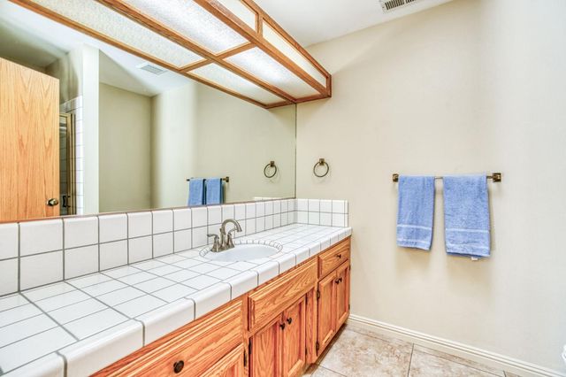 917 Valley Way, Madera, CA 93637