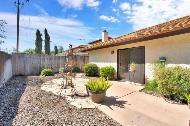 917 Valley Way, Madera, CA 93637