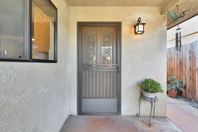 917 Valley Way, Madera, CA 93637