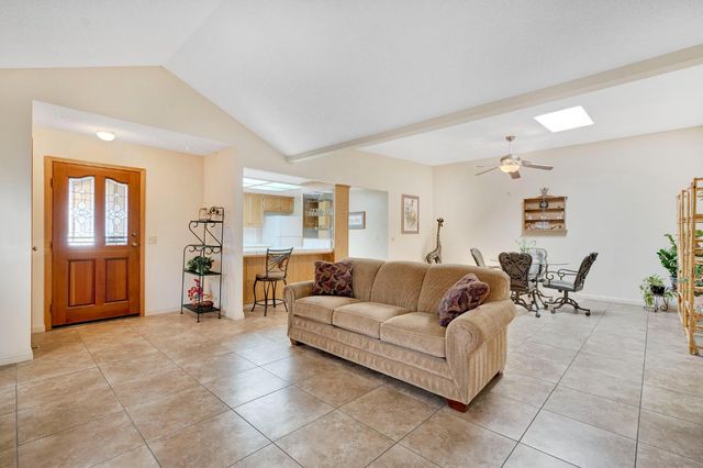 917 Valley Way, Madera, CA 93637