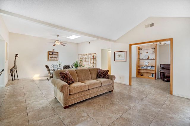 917 Valley Way, Madera, CA 93637