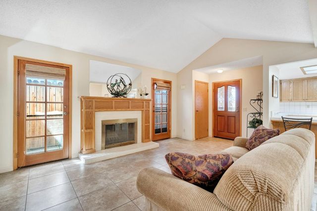 917 Valley Way, Madera, CA 93637