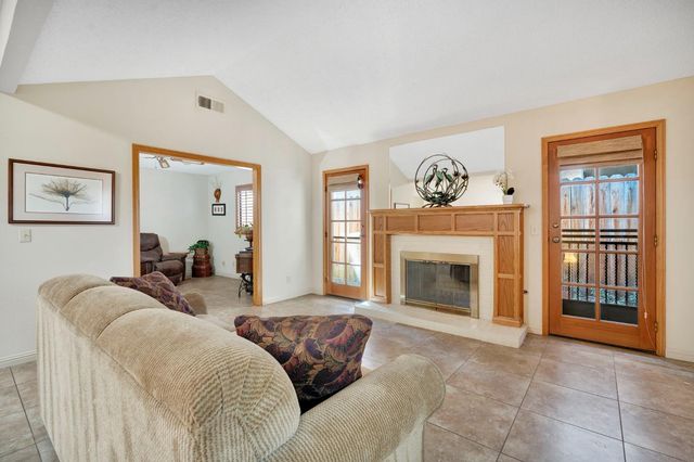 917 Valley Way, Madera, CA 93637