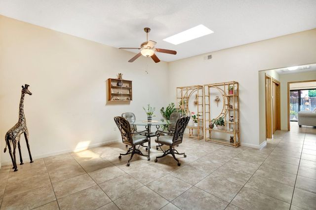 917 Valley Way, Madera, CA 93637