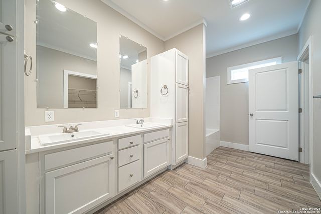 1420 Burleson, San Antonio, TX 78202