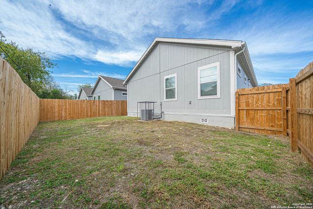 1420 Burleson, San Antonio, TX 78202