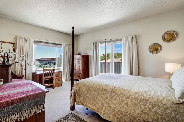 701 Viento Drive B, Santa Fe, NM 87501