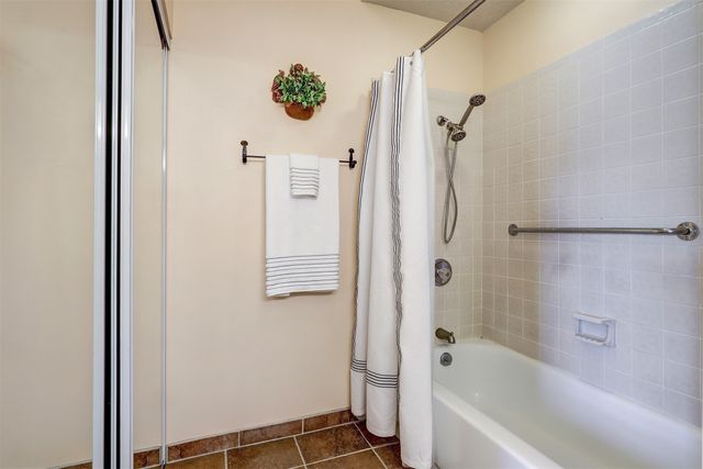 701 Viento Drive B, Santa Fe, NM 87501