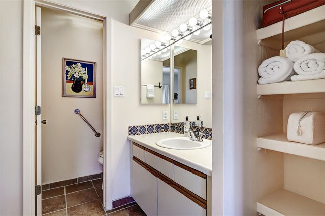 701 Viento Drive B, Santa Fe, NM 87501