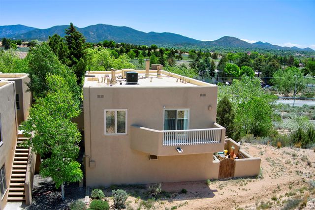 701 Viento Drive B, Santa Fe, NM 87501