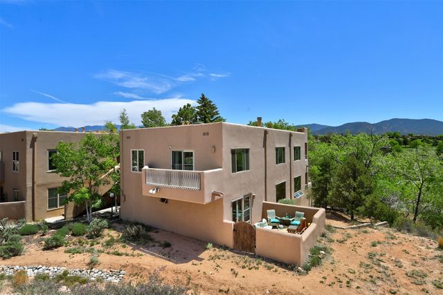 701 Viento Drive B, Santa Fe, NM 87501